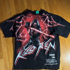 Kyle Ren Star Wars Men’s large Black Graphic Tee with Red Accents